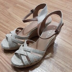Ellie's Tan Wedge Sandals Size7❤❤❤